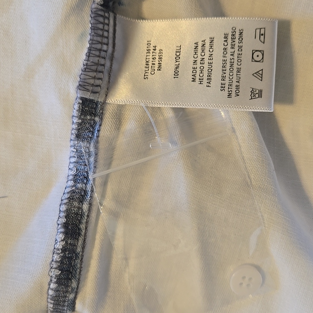 Kut from the Kloth White Button-Front Shirt with Blue Acid Wash Trim Sz XL NWT - Picture 7 of 7